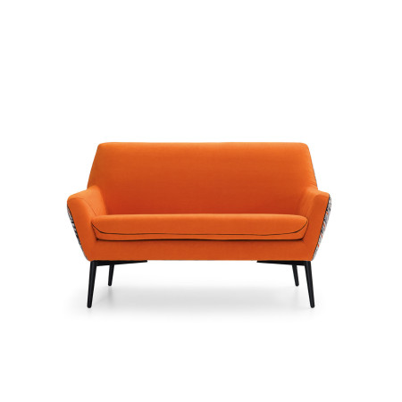 Monza ofrece un diseño de curvas suaves y una combinación de comodidad y estilo, ideal para contract.  Venta en Siextta Gijón.