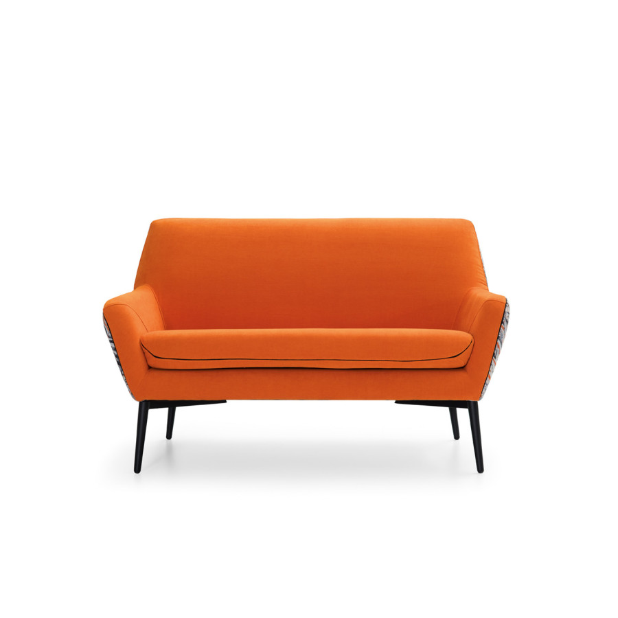 Monza ofrece un diseño de curvas suaves y una combinación de comodidad y estilo, ideal para contract.  Venta en Siextta Gijón.