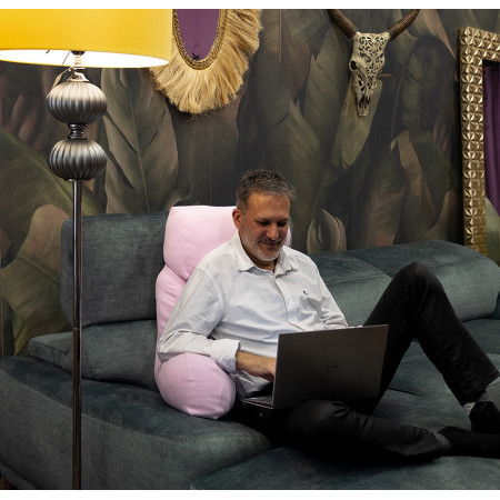 Polar rosa, cojin de lectura. De venta online y física en Siextta Concept Design. Gijón, Asturias.